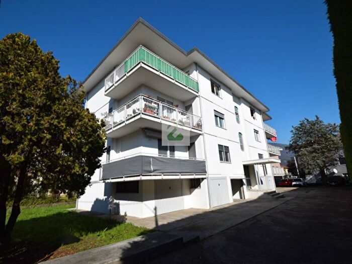 Appartamento con 5 locali in affitto in Centro, Schio