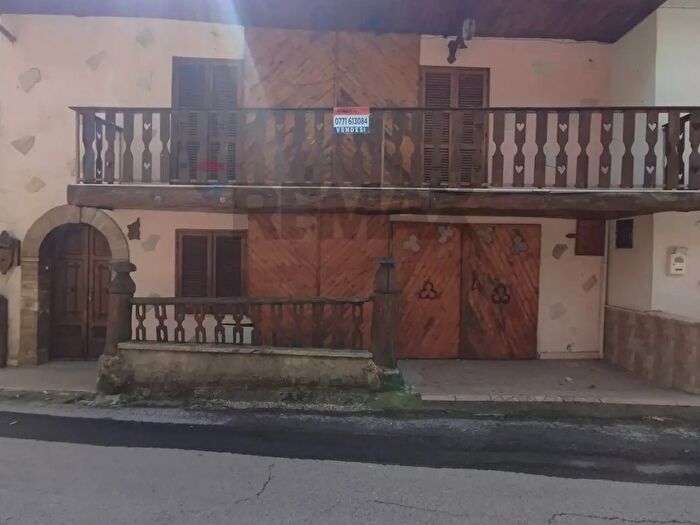 Casa con 5 locali in vendita in Roccamonfina