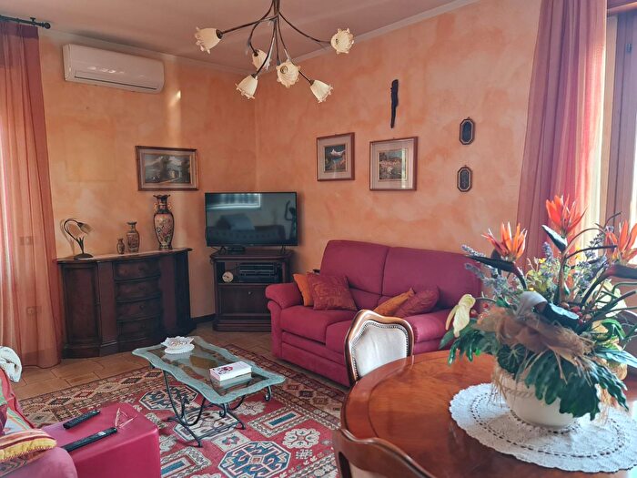 Appartamento trilocale in vendita in Lusia