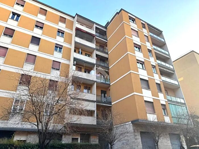 Appartamento trilocale in affitto in Via Ermete Zacconi, Bologna