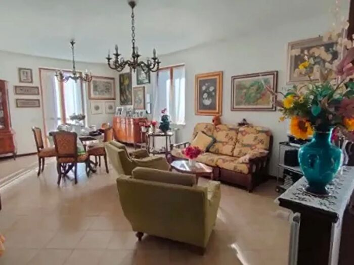 Casa con 6 locali in vendita in Via E Gervasi, Pitigliano