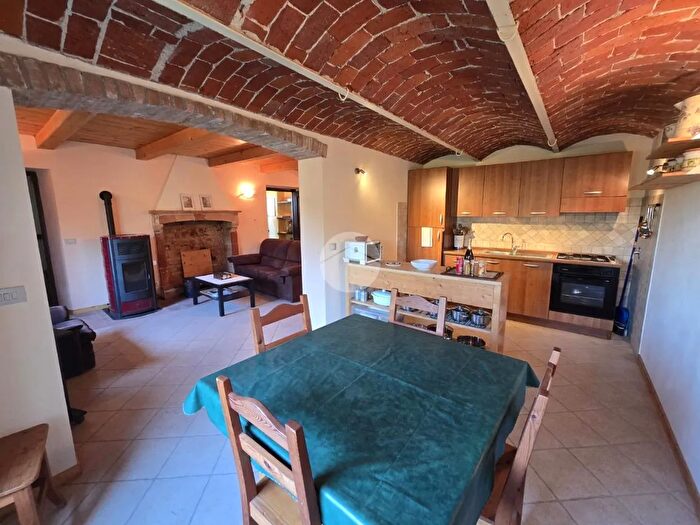 Casa con 8 locali in vendita in Borgata Stizza, San Damiano DAsti