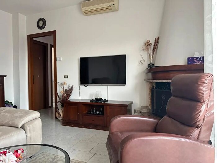 Appartamento quadrilocale in vendita in Via Vescovi, Rottofreno
