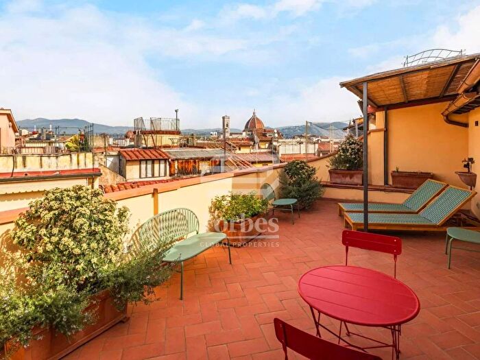 Appartamento con 6 locali in affitto in Via de' Guicciardini, Ponte Vecchio Pitti, Firenze