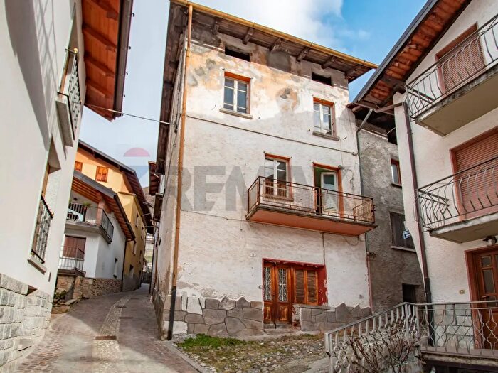 Appartamento con 7 locali in vendita in Via Bertoletti, Vezza D'Oglio
