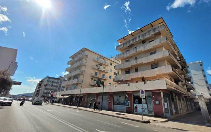 Appartamento con 5 locali in vendita in Via Adolfo Celi, Messina