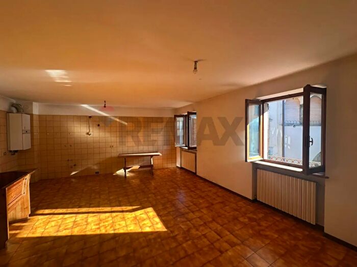 Appartamento trilocale in vendita in Piazza Monte Grappa, Villa DOgna