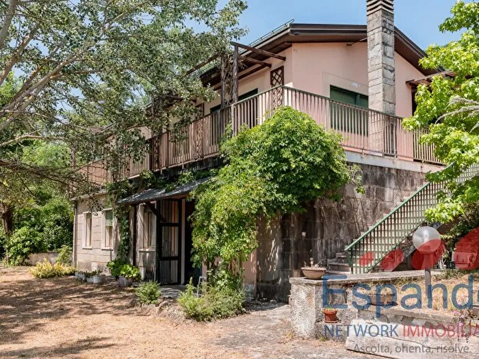 Casa con 12 locali in vendita in Quercia Alta I, Grizzana Morandi