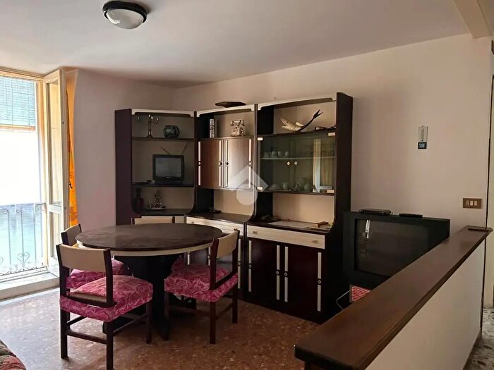 Appartamento trilocale in vendita in Via T Foresti, Solto Collina