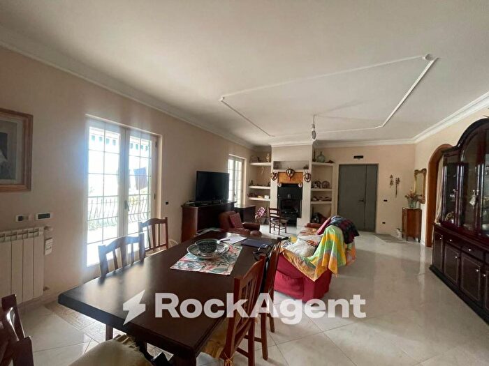 Appartamento con 5 locali in affitto in Via Mutulano, Lettere