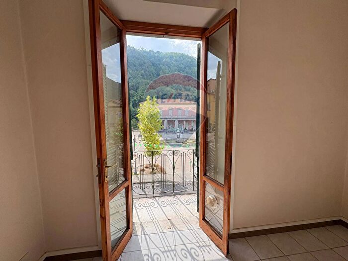 Appartamento quadrilocale in vendita in Via Umberto I Bagni di Lucca, Bagni Di Lucca