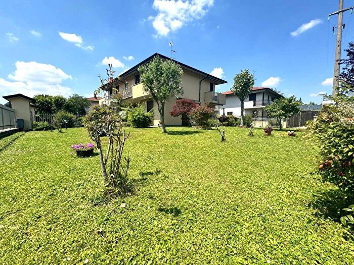 Casa quadrilocale in vendita in Via Novembre Concorezzo, Concorezzo