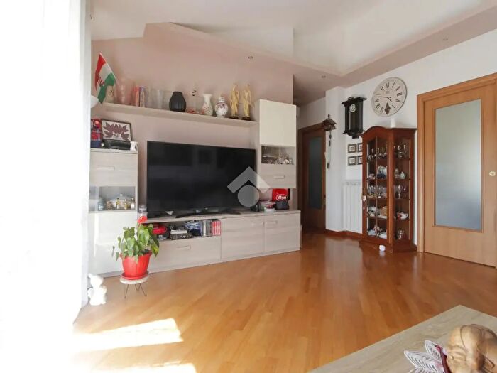 Appartamento trilocale in vendita in Via Monte Rosa, Cerro Maggiore