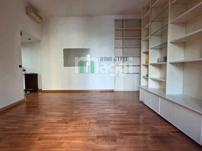 Appartamento trilocale in vendita in Via Uberti, Milano