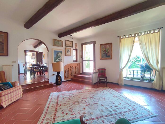 Casa con 5 locali in vendita in Via Byron, Livorno