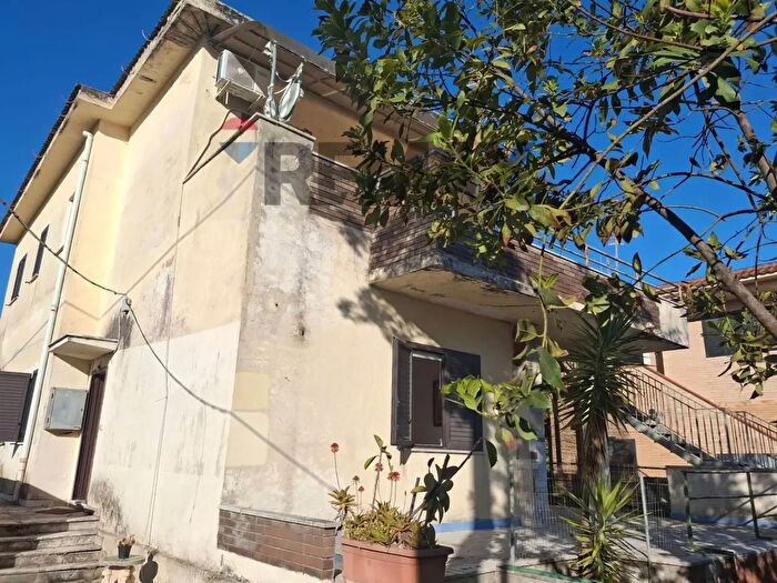 Appartamento trilocale in vendita in Via Cristoforo Colombo, Minturno