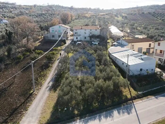 Casa con 6 locali in vendita in Contrada Pedicagne di Colle Martino, Paglieta