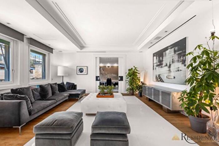 Appartamento con 6 locali in vendita in Via Saverio Mercadante, Roma