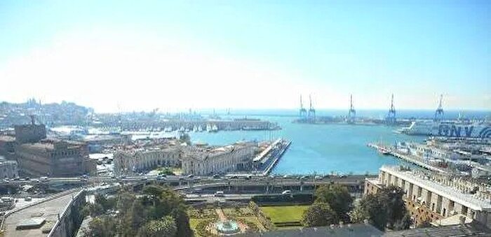 Appartamento quadrilocale in vendita in Via Pagano Doria, Genova