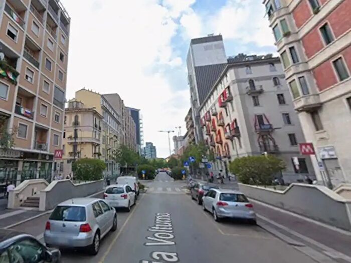 Appartamento trilocale in affitto in Via Volturno, Milano