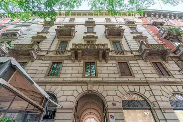 Casa trilocale in affitto in Foro Buonaparte, Cadorna Castello, Milano