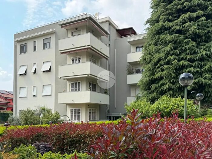Appartamento trilocale in vendita in Via Oreste Lizzadri, Bussero
