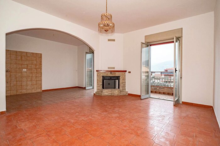 Appartamento con 5 locali in vendita in Via Regina Margherita, Gaggi