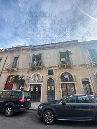 Appartamento con 5 locali in affitto in Via Boner, Messina