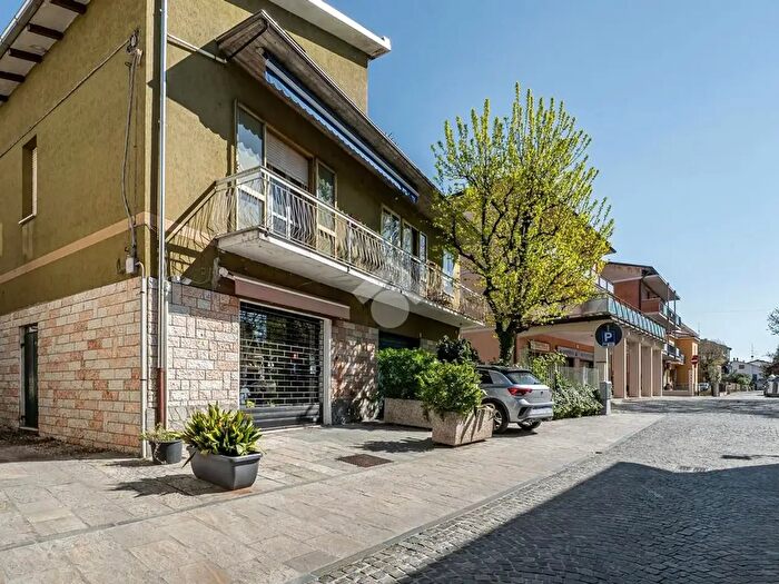 Casa con 8 locali in vendita in Via Cesare Battisti, Rubiera