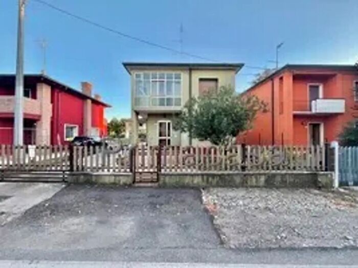 Casa con 7 locali in vendita in Via Chiesa, Nogara