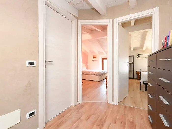 Casa con 7 locali in vendita in Lonato