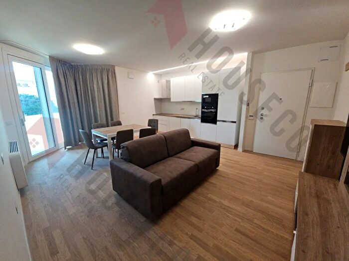 Appartamento trilocale in vendita in Quartu SantElena