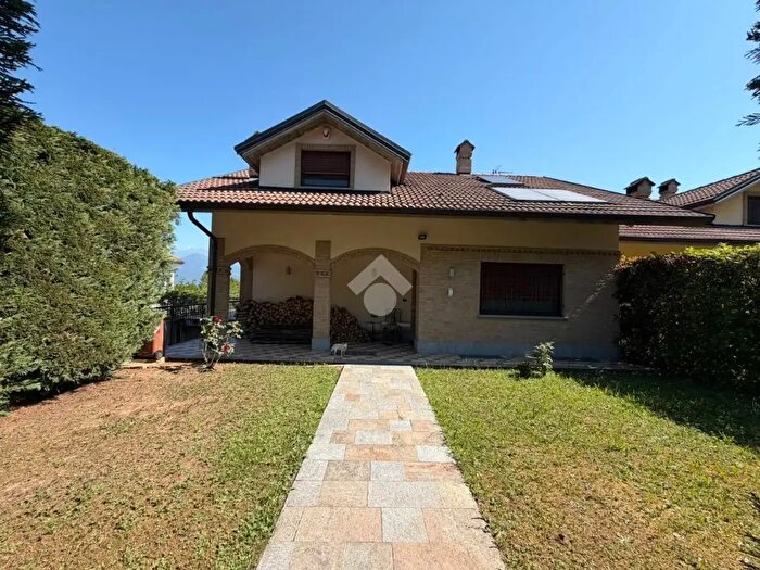 Casa con 6 locali in vendita in Via Coazze, Trana