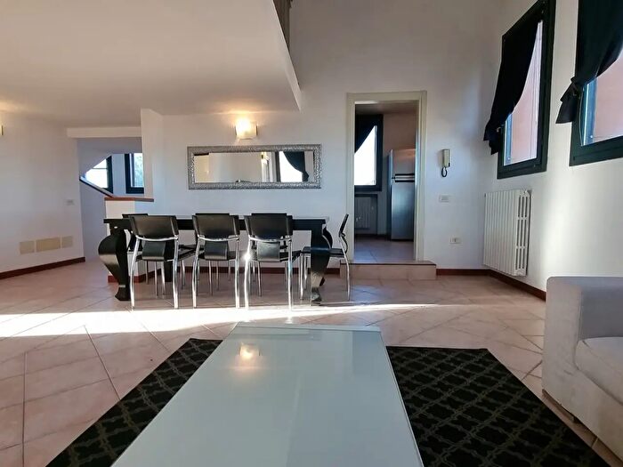 Appartamento trilocale in vendita in Piazza Libertà, Cavenago Di Brianza