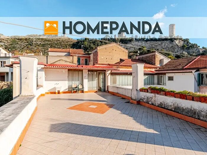 Appartamento con 8 locali in vendita in Via Santacroce, Maddaloni