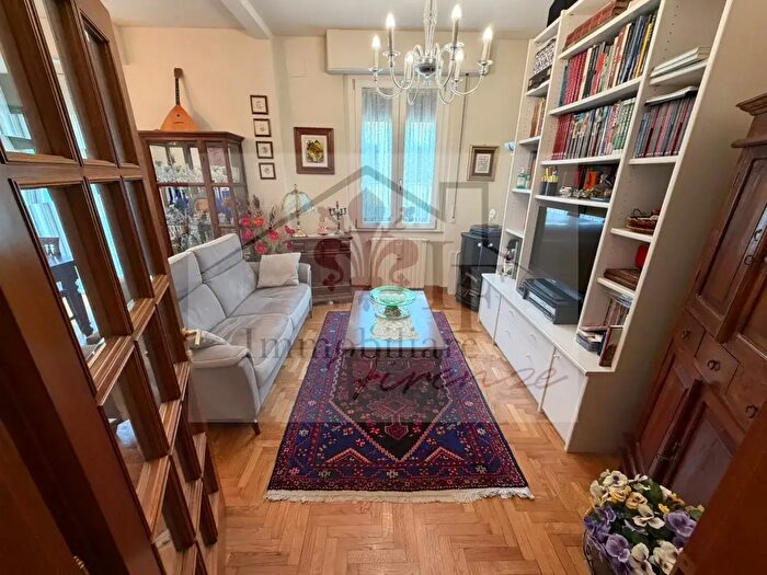 Appartamento con 5 locali in vendita in Via Mario Roselli Cecconi, Firenze