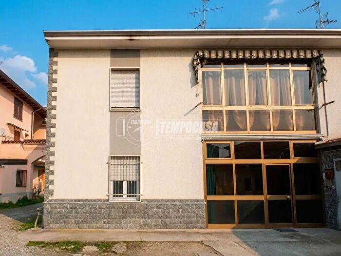 Casa trilocale in vendita in Via Madonna, Bollate