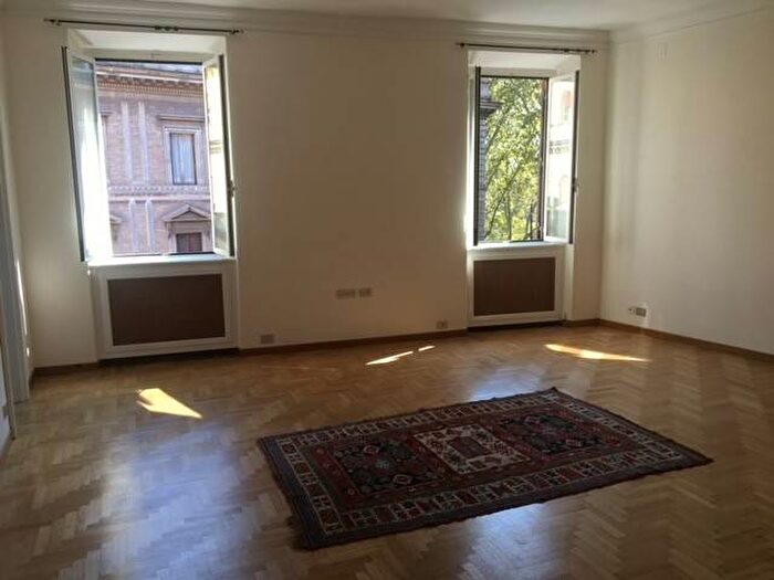 Appartamento quadrilocale in affitto in Piazza delle Cinque Scole, Ghetto Portico dOttavia, Roma