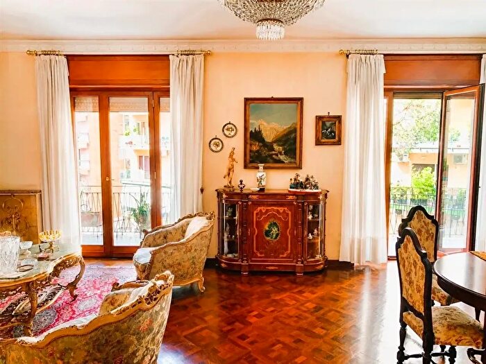 Appartamento quadrilocale in vendita in Via San Giacomo dei Capri Bis, Napoli