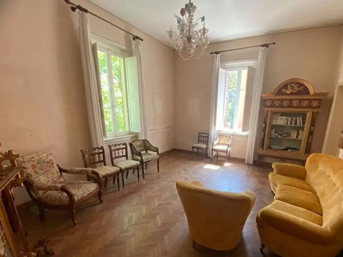 Appartamento con 6 locali in vendita in AdZe Largo Garibaldi, Modena