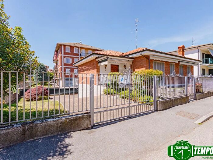 Casa con 6 locali in vendita in Pavia