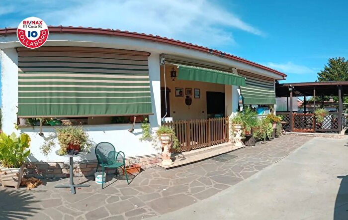 Casa con 6 locali in vendita in Via San Berardo dei Marsi, Ardea