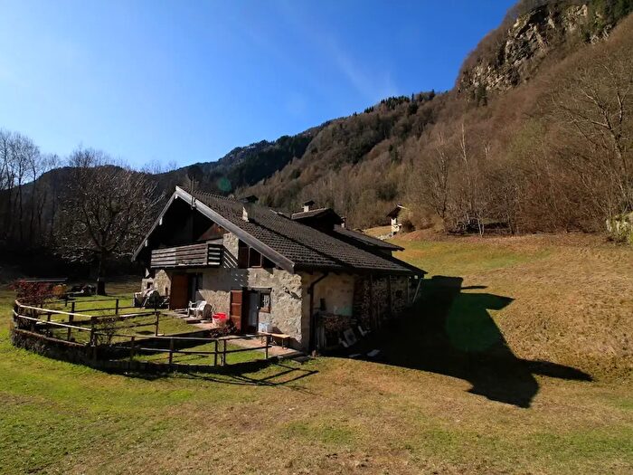 Casa con 5 locali in vendita in Località Scorzade, Valdaone