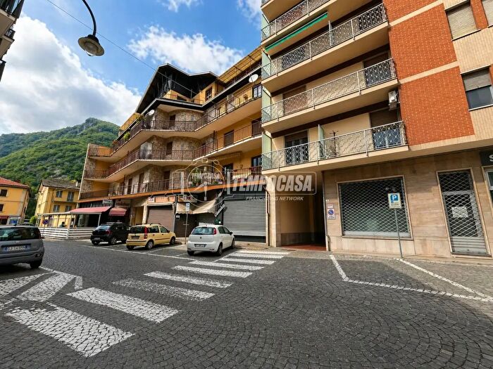 Appartamento quadrilocale in vendita in Via Pont Via Fulvio Ottorino Roscio, Pont Canavese