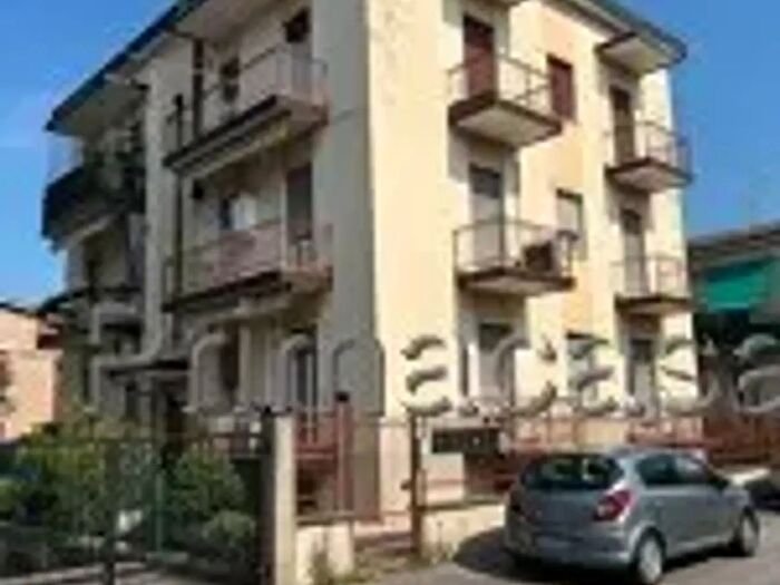 Appartamento con 5 locali in vendita in Piazza Risorgimento, Verona