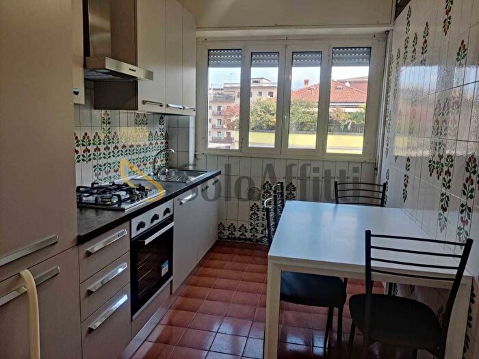 Appartamento trilocale in affitto in Via Carlo Pisacane, Crocifissa di Rosa, Brescia