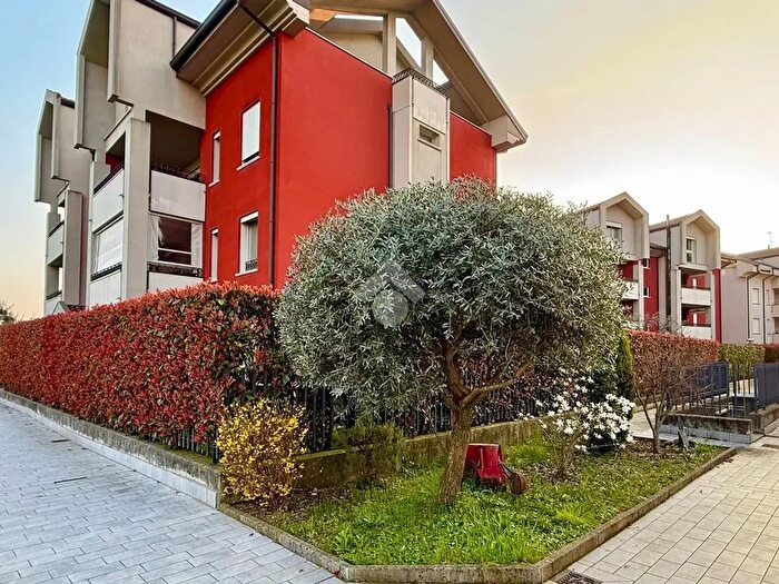 Appartamento quadrilocale in vendita in Via SantAgnese, Treviglio