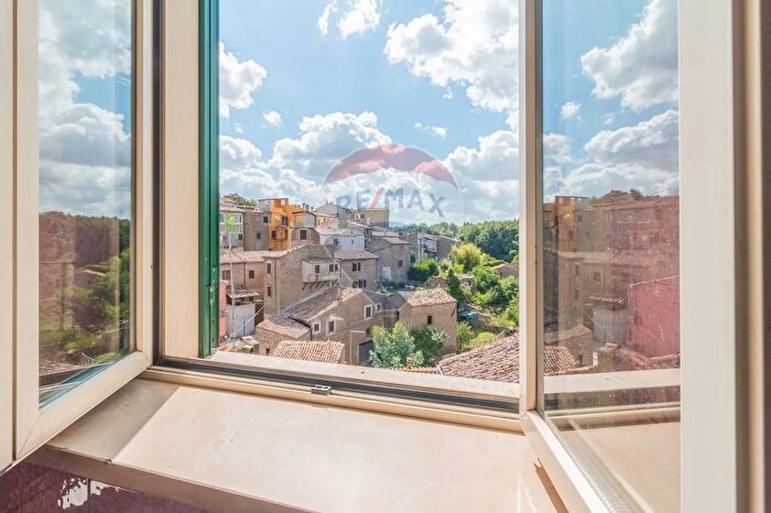 Appartamento trilocale in vendita in Via Palestro, Ischia Di Castro