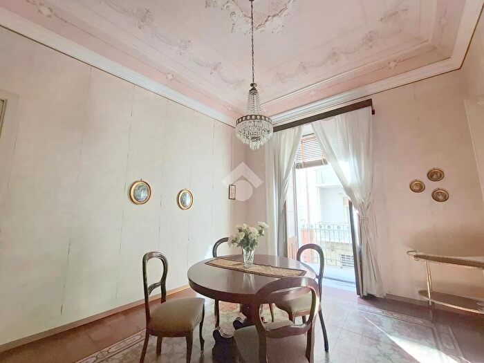 Appartamento con 6 locali in vendita in Via Conte Ruggero, Catania