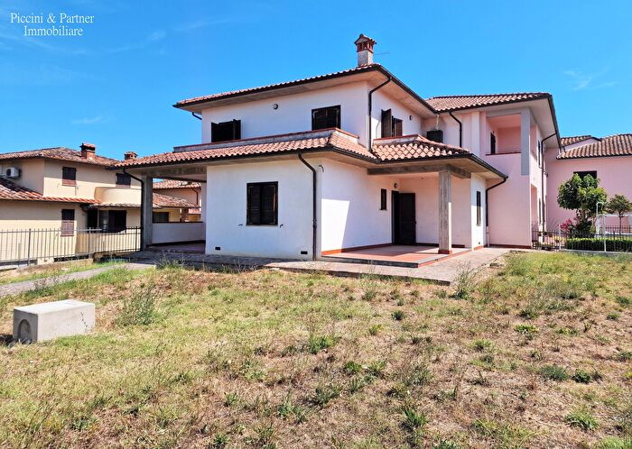 Casa con 9 locali in vendita in Via Cesare Pavese, Citta Della Pieve
